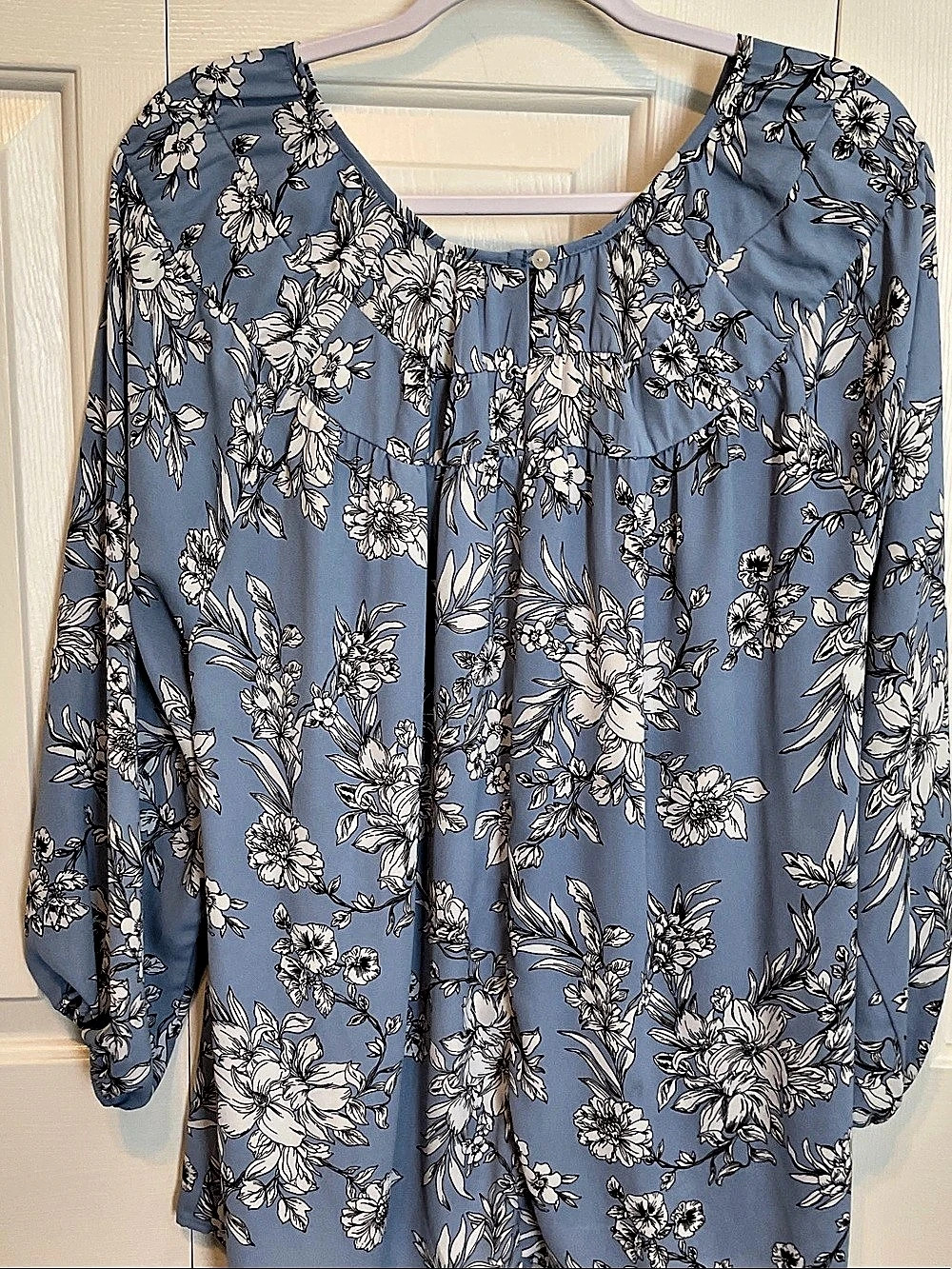 Counterparts women's Floral Blouse in Blue & White Like New